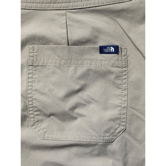 The North Face Women’s Khaki Nylon Stretch Shorts Size 10 Outdoor Hiking Cuffed - Picture 3 of 12